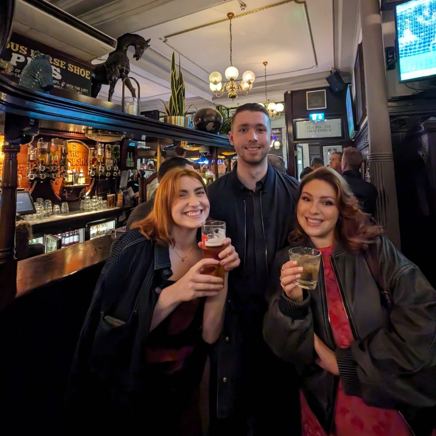 The Horse Shoe Bar review photo 4